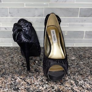 Satin heels with bow